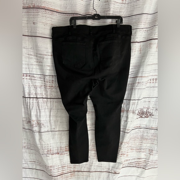 TORRID BOMBSHELL SKINNY PREMIUM STRETCH HIGH-RISE DESTRUCTED JEAN. Size 24R - Picture 4 of 11